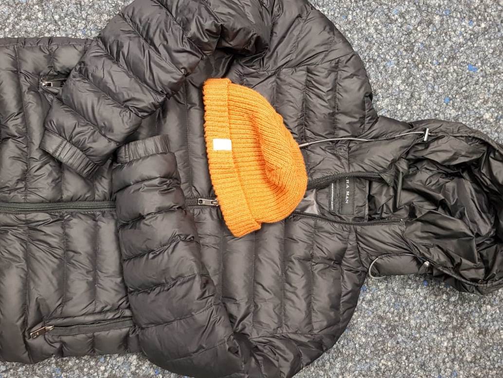 Veste noire ZARA MAN taille S et bonnet orange